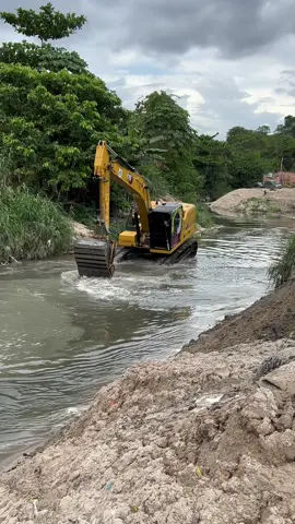 #maquinaspesadas🚜❤🔥 #agua #diegooperador_br #escavadeirahidraulica #excavator #caterpillar 