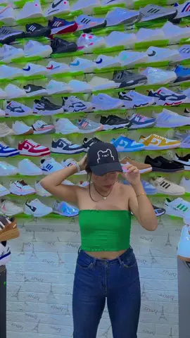 Zapatillas al por mayor desde 32 soles. Nos encuentras en la galeria Arcangel, pasaje Feliciano de la Vega 2755 segundo puesto. Referencia: Av. Aviación con 28 de Julio @Edith Gonzales 959765799 #publicidad #ad #gamarra #zapatillas 