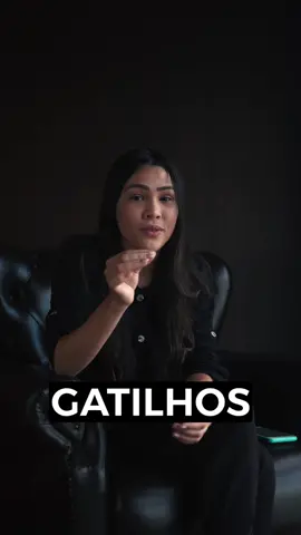 Aplique esses 4 gatilhos mentais em seus vídeos e fature mais! 🕊️🎥 . #marketingdigital #marketing #dicas #producaodevideo #videos #fy #fyp 