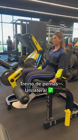 Os treinos unilaterais são importantes para diminuir as assimetrias e igualar as forças. ✅ #rotinadetreino #treinodeperna #gyntok #treinounilateral 