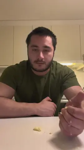 did get alot of comments crushing an apple😵‍💫 (im sleppy goodnight) #GymTok #lifttok #challange #gymchallange #kratos #duet #apple #sodacan #tyngre #grip #gripstrength 