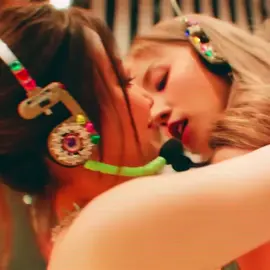 literally obsessed with i feel 🫶 #SHUHUA #YUQI  ;  #queencard #mv #edit #kpop #fy #fyp #fypシ #fypage #foryoupage #foryou #gidle 