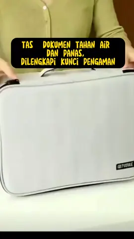 Tas Dokumen, mempunyai kunci pengaman, tahan terhadap air dan api, mempunyai sekat yang banyak, sehingga mampuenampung banyak dokumen. #tasdokumen #tasdokumenpenting #tasdokumenantiair #taswaterproof #TikTokPromote #tiktokshopindonesia #fyp 