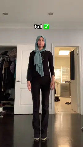 Im Caribbean also guess my height #fyp #fyppppppppppppppppppppppp #trending #hijab #hijabi #hijabgirl #hijabigirl #caribbean #tallgirl 