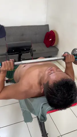 Gym di rumah tu apa namanya ya #bodybuilding #gym #ngegym #fakesituation #cowokketikagabut 