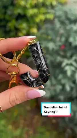 Dandelion keyring🤍 #resinart #resinkeychain #smallbusinesstiktok #SmallBusiness #fyp 