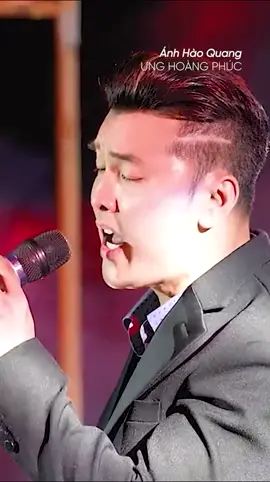 Không phải ai cũng hiểu thấu được tôi, ánh hào quang tôi đã từng chạm tới nhưng cũng từng vụt mất… 🎶 Ánh hào quang 🎤 Ưng Hoàng Phúc #livestage #nhachaymoingay #nhacviet 