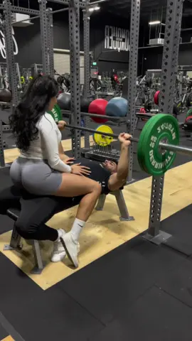 Saw my gym crush struggling #fyp #gym #GymTok #FitTok 