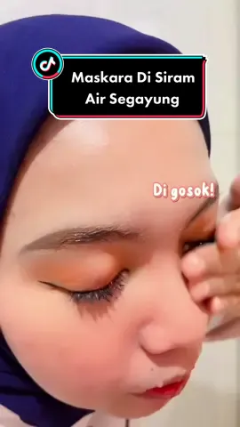 Nih beneran di siram air segayung gak luntur #TikTokPromote #maskara #maskarawaterproof #waterproof #eyemakeup #otwoo #otwooidn #mascarahacks #beutytips #curl #fyp 