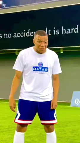 Mbappé was seriously impressed 😰 😲 @Andrew Henderson 