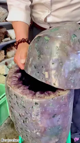 It’s amazing when it wsa opened#nature #crystal #amazing #fyp #crystalrock #mineral #us #uk #amethyst 