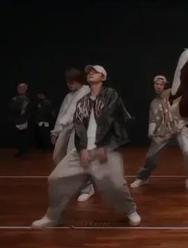 taehyung and this dance practice, I'm on my knees.. #taehyung #taehyungedits #taehyungstan #fyp #foryou #foryoupage 