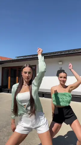 Comment only green emoji 🍬🧼 #dancechallenge #dancetrend #dancetrends #dance2023 #easydancesteps #easydance #bouncewhenshewalk #bouncewhenshewalkchallenge 