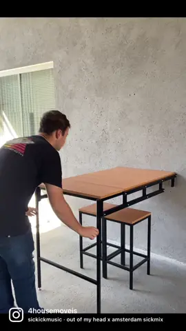 Mesa dobrável - Vira prateleira É perfeita para quem tem espaços reduzidos, quer praticidade e otimização de espaço. Produzida em aço carbono com pintura epóxi preta e madeira maciça ou MDF Carvalho Americano.  Além de oferecer maior praticidade de espaço. Ela se torna em uma linda prateleira de 4 andares, multiplicando as possibilidades de uso.  Podendo ser instalada em qualquer ambiente, necessita fixação em parede de alvenaria! (Não pode receber chuva) Visite o site: www.4housemoveis.com.br . . . #mesadobravel #mesadeparede #mesa #modern #móveis #arquiteturadeinteriores #designdeinteriores #moveisdeferro #saladeestar #saladejantar #hall #decoracaodeinteriores #decor #moderno #decoration #mesadecozinha #cozinha #areaexterna #móveisindustriais #moveisplanejados #espaçosreduzidos