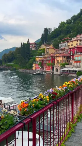 On an evening in Varenna ✨ #lakecomo #varenna #italytravel 