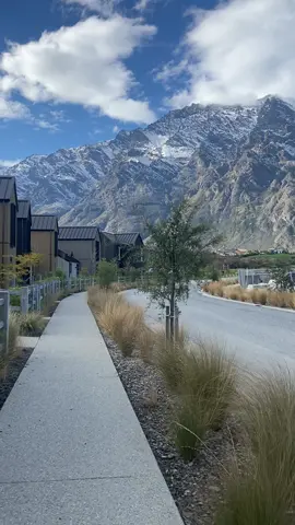 Dreamiest neighbourhood 🗻 #liveinthemountains #mountains #mountainlife #queenstown #newzealand #livingthedream 