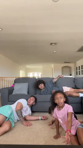 Cmon bruh you going way too far widdit 😭😂😂😂 #foryou #funny #comedy #larobenz #viral #blowthisup #fyp #emmali #kids #zaeway #kidsoftiktok 