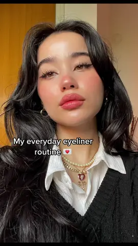 My favorite way to apply my eyeliner✨💐 essence: the dip eyeliner in brown🤎 #Eyeliner#eyelinertutorial#foxeye#fypシ#fyp#makeup#makeuptutorial 