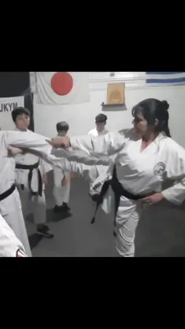Linda clase de martes🥋❤️💪 combatiendo el frío a puro karate#karatekata #paraniños #karateshotokantradicional 