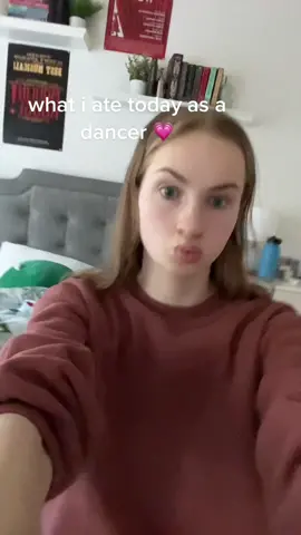 solo lunch dates >>>>#fyp #food #nourishyourself #dancer #whatieatinaday #wieiad #whatieatinadayrealistic #yummy #ballerina #adayonmyplate 