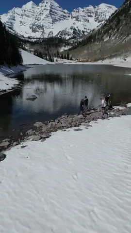 A video that makes me happy :) Project 50: Day 20 like | comment | share 🤙🏽 • • • • • #mountains #Lifestyle #travel #colorado #project50 #travellifestyle #travellife #friends #happylife #rockymountains #maroonbells #mtfalcon #maroonlake