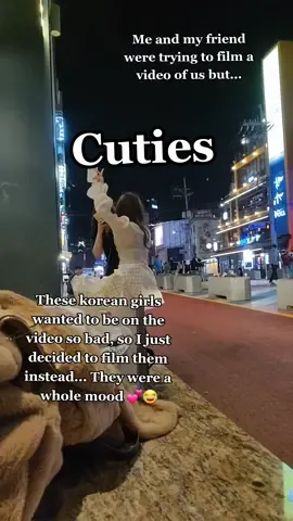 Hongdae Moments 🇰🇷💃🏻💃🏻  #Hongdae #kfashionstyle #hongdaestreet #🇰🇷🇰🇷 #koreangirl  #livinginkoreabelike #expatinkorea #seoulkorea #corea #온니윈컬러 #글램룩 #foreignerinkorea 