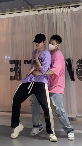couple shirt 😍  (c) Harry学长🏀 #dancechallenge #douyin #dance #handsome #chineseboy #chinesebl #bl #positions #viral #fyp 