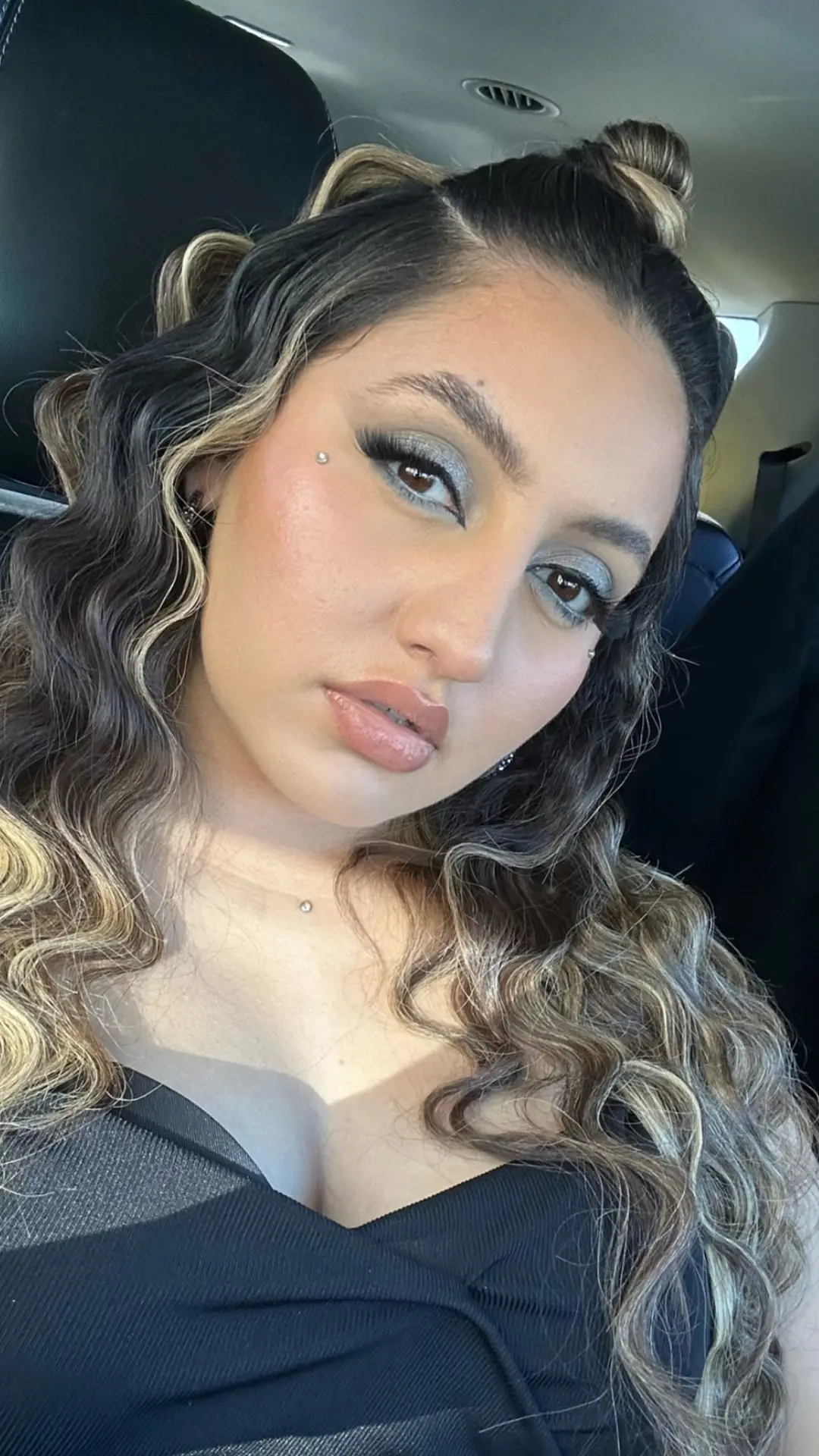 Silver glam 🩶 #lamua #makeup #silvermakeup #latinamakeupartist #losangelesmakeupartist 