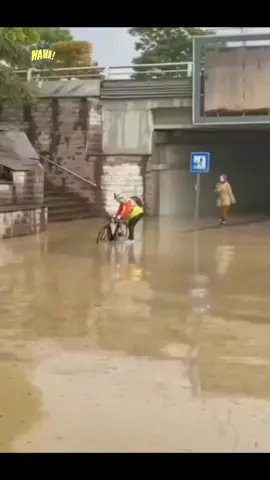 #hujan #beritatiktok #storyhujan #funnyclips #airhujan #randomvideo #memesontiktok #airhujanitukecil #rain #storysaathujan #banjir #funnyfail #tiktokfunnyvideos #terobosbanjir #mentahanvideohujan #hujanbadai #motovlog #mentahanhujan #funnyrandomvideos 