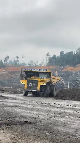 Stiker nya Menyelamatkan Supir🗿 #CapCut  #fypシ #tambangbatubara #jedagjedug #viewers #drive #tambang 