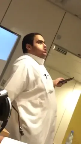 مع إقتراب الاختبارات النهائية الجامعية هذا حال بعضنا 😂😭💔 تنويه (قاعد أكل كتكات وقتها 😅😭) .. #الجامعات #الاختبارات_النهائيه #رياكشن 