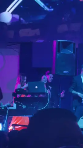 Pregatind intrarea pe scena la Beraria H🔥 #bellyduo #primadata #berariah #florinsalam #behindthescenes #bellydance #foryou #fypシ゚viral #5pasidebine 