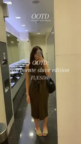 a week of corporate fits - can never go wrong with minimal, neutral, and basic pieces 👩🏻‍💻📊📄📈 #sgtiktok #corporatelife #OOTD #corporateootd #corporatelife #officeoutfits #aweekofoutfits #fashiontiktok 