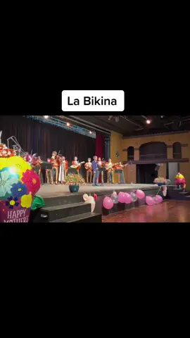Mateo cantando la Bikina con mariachi estrella de Burbank HS. At the Guadalupe cultural arts center. #labikina #mariachi #fyp #wed #ninomariachi #8years #lastaccountgotbanned #mexicano #mimemamomu #mimemamomukid #mimemateo 