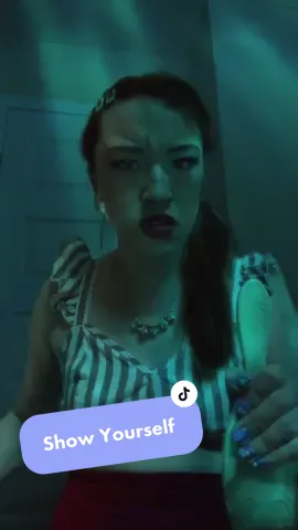 Melody trying to meke the right choice?! 🔱💚🖤🦑 #melody #ariel #thelittlemermaid2 #thelittlemermaid #melodycosplay #thelittlemermaidliveaction #littlemermaidcosplay #littlemermaid2023 #littlemermaid2cosplay 