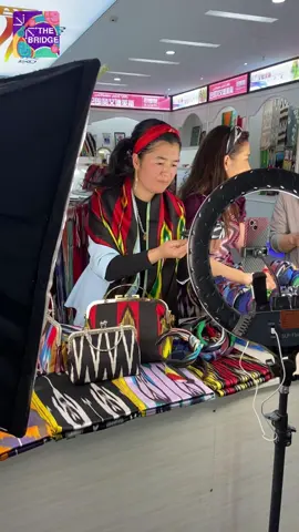 This E-commerce center provides you everything to start up #ecommerce #livestreaming #marketing #businesstips #xinjiang #uyghur #startups #centralasia #tajikistan #kazakhstan