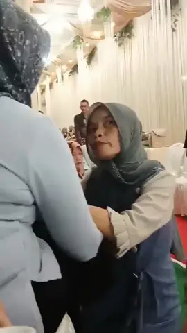 kaya tetangga siapa ni?#kocak #funny #kontenhiburan #tiktokindonesia #fageyourpage #erwandalmunaf #tiktokfunnyvideos #videolucu #ngakakkocak #komeditiktoklucu #lucu #guyonanreceh #funnytiktokvideos #kocakabis #videolucudankocak #motivasihidup #komeditiktok #stitch 