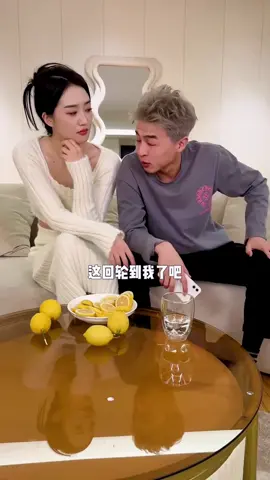 谁敢玩这个不心动大挑战#情侣#情侣日常Who dares to play this heartless challenge # Couples # Couples' daily life