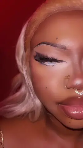 Contacts from Eyevos in color “Vegas Girl”! Link in Bio. Use my code “Libra” for 20% off  #transitions #sigma #Graphiceyeliner #uniquemakeup #graphicmakeup #coolmakeups #graphicliner #editoriallook #avantgardemakeup #v9300 #modelmalay #creativemua #editorialmua #glittermakeup #tushmagazine #highfashionmakeup #runwaymakeup #fashionmakeup #meltcosmetics #deckofscarlet #iamscarlet #soapbrows #theartistedit #myartistcommunity #sharpedgesmag #inbeautmag #queenkaiser 