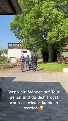 Was denkt ihr wie lange die Männer am Vatertag untereg sind?  #vatertag #spassmusssein #jungstag #wandernmitfreunden #funnyday #armemutter 