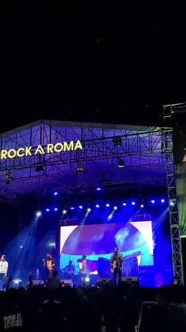 Dewi #konser #livemusic #storyvideomusik #music #surakarta #storyliriklagu #solo #malam #kavimrs #galaubrutal #fyp #threesixty #popunk #semangat #song 