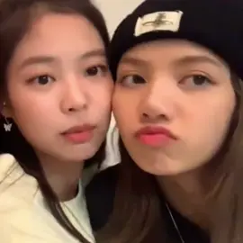 stuck by their side forever, ily my girls 🖤 #jenlisa 