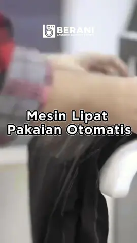 BERANI CARI TAU [PART 1] Mesin cuci kayaknya udah gak aneh, tapi untuk mesin yang satu ini pasti masih jarang yang punya nih, ya kenalin ini mesin lipat pakaian dari FoldiMate. Gimana canggih bngt ga sih🙄  #edukasilaundry #layananbinatu #bisnis #mesincuci #laundry #foldimate #mesinlipatotomatis #yxzbca #beranibukalaundry #bisnislaundry #berani #idebisnis 