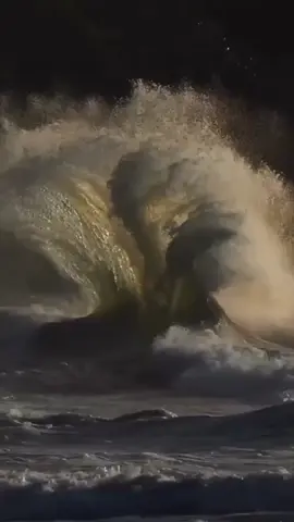 سيظل هواك عالمي وقلبي لغيرك لن ينتمي فهات يديك فإني تهت دونهما فـدونــگــ.... لا الارض ارضي .... ولا الخلان خلاني #لبنان_مصر_الخليج_سوريا_العراق_الاردن 