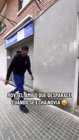 POV: EL AMIGO QUE DESPARACE CUANDO SE ECHA NOVIA 😩 #fyp #parati #novios 