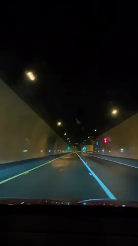 ✨ Vía al llano.   Me encanta viajar de noche.   #Villavicencio #Bogota #TravelGirl #SoyPeriodista #Colombia #Tunel #Viajar #Driv #SeatLeon 