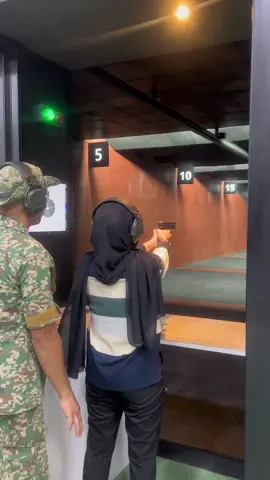 Today we grab a gun to learn how to use it 😎 #fyp #learning #session 