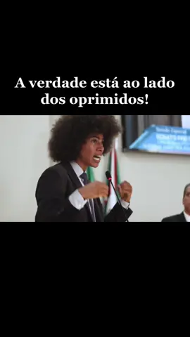 Perseguido eu já nasci, Demorô!🎶 No #TBT de hoje relembro meu último discurso como vereador de Curitiba antes da manobra política violenta da direita racista curitibana que tentou interromper minha caminhada política. Não prevaleceram porque a verdade estava ao meu lado e de todos que estavam comigo na luta por justiça e vida na Igreja Nossa Senhora do Rosário dos Pretos.  Como disse o poeta curitibano: isso de ser exatamente o que se é ainda vai nos levar além. A sinceridade amorosa é a saída para esse mundo cheio de hipocrisia. 💥 #tbt #renatofreitas #umdenos 
