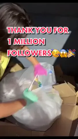 1 MILLION😱‼️🎉🤩 thank you everybody who is been supporting me on my Dumpster Diving Journey🥹🎉 also thank you to @Mikayla @Alex Leiva @Vleiva706 @Jacob♥️Sheila♥️Rodrigo♥️ for always being there supporting me since the begginning☺️‼️ #dumpsterdiving #dumpsterdiver #dumpsterbabe #fyp #dumpsterdivers #dumpsterdivingfinds #jackpot #dumpsterdive #dumpsterhaul #greenscreenvideo 