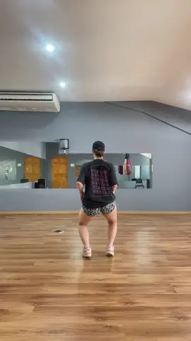 Who wants to try this one? 😍 always been in love with this song #waistlinecontrol #waistlinechallenge #slowwine #fyp 